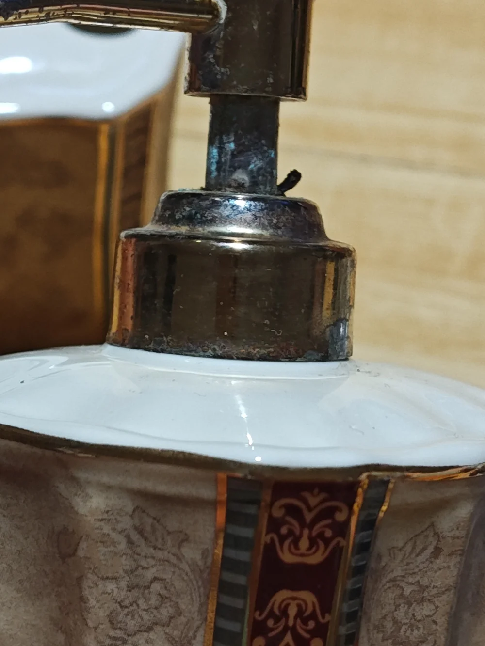 Vintage Croscill Townhouse bathroom set ceramic soap dish And Toothbrush Holder